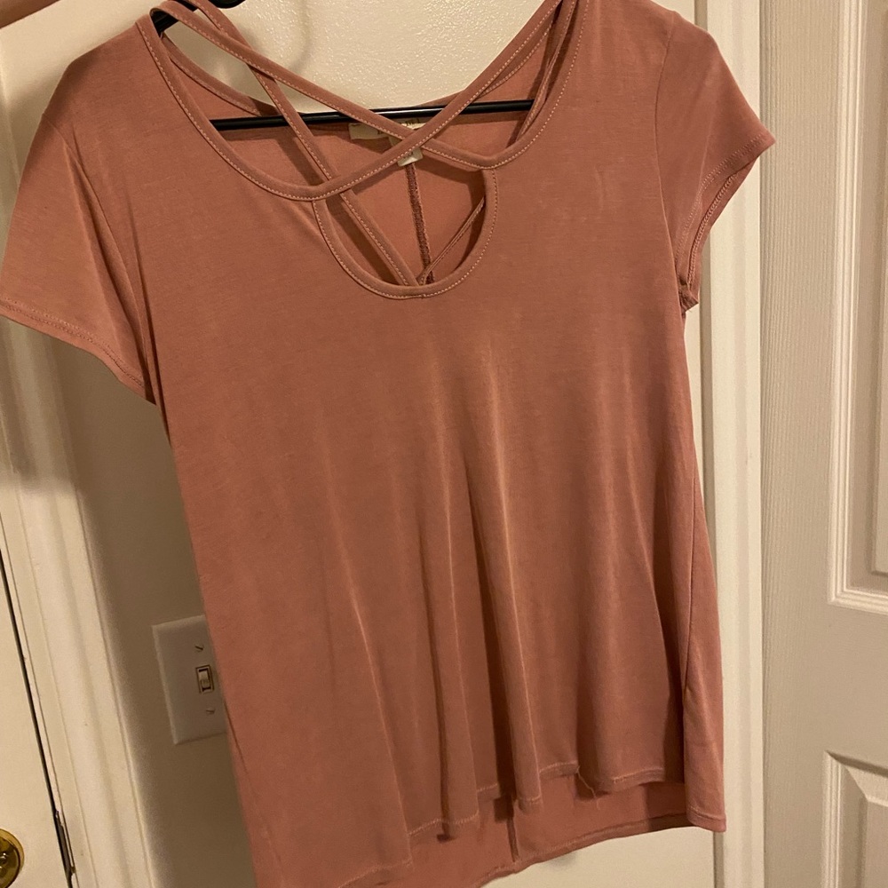 Light pink blouse, crisscross cut